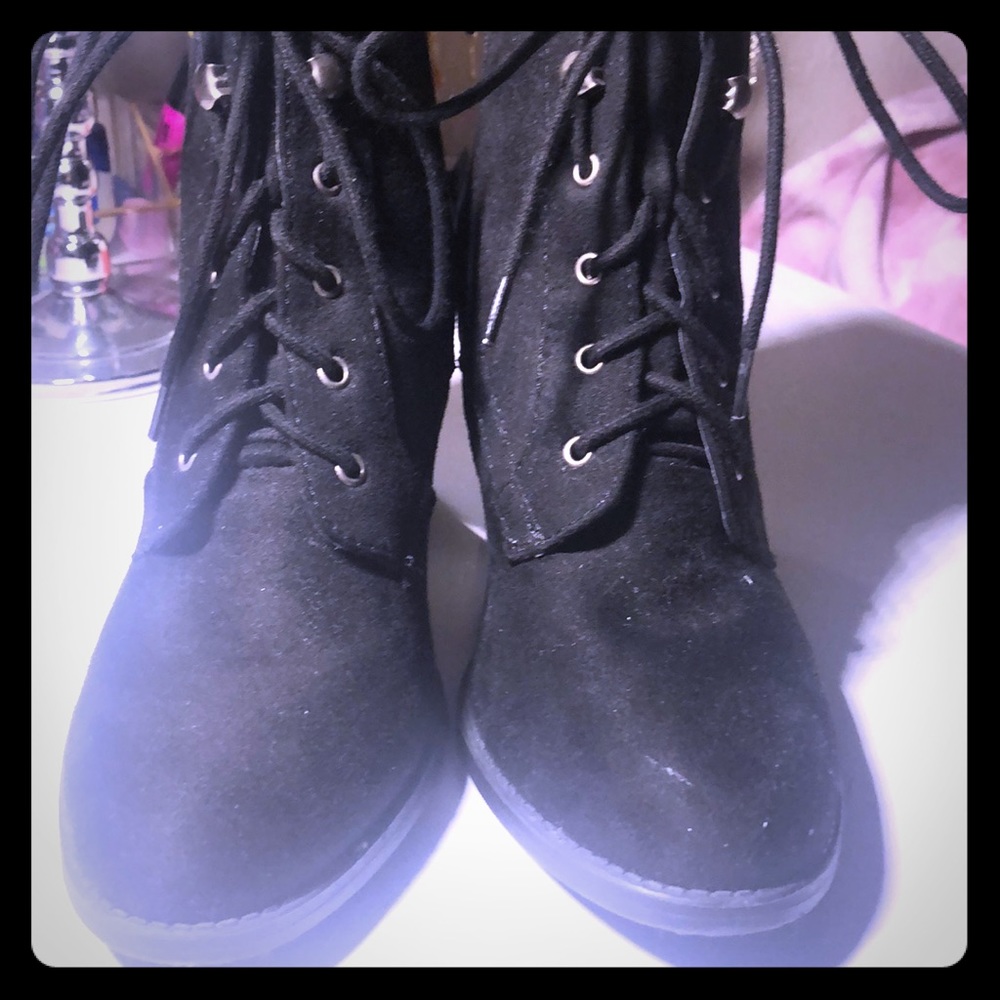 Heeled boots